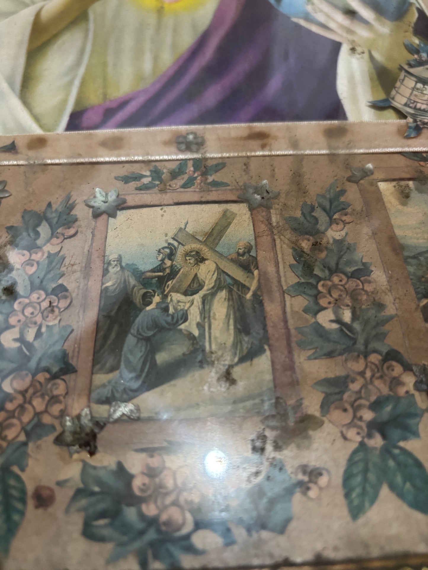 vintage christ the king with station of the cross wall display