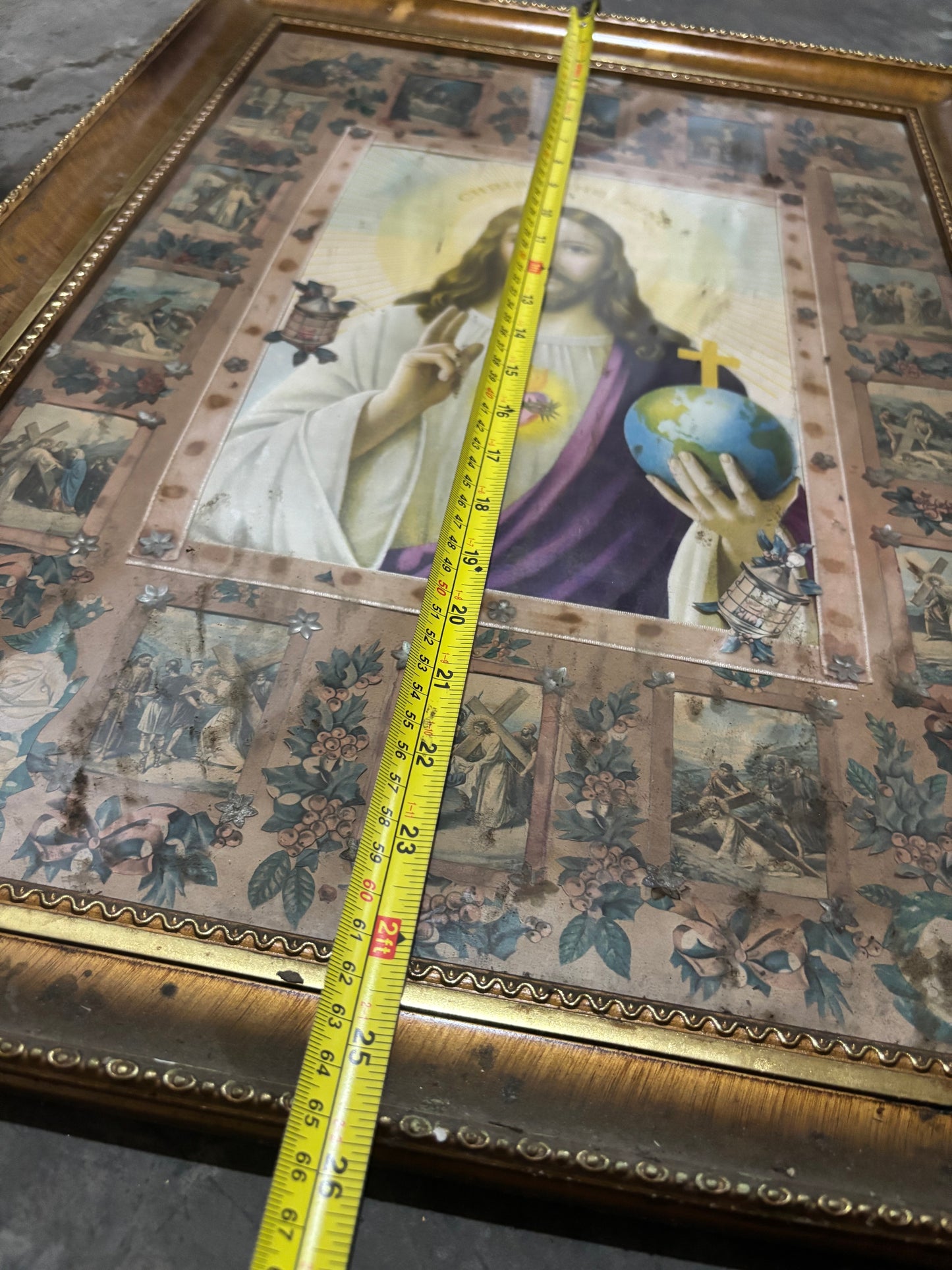vintage christ the king with station of the cross wall display